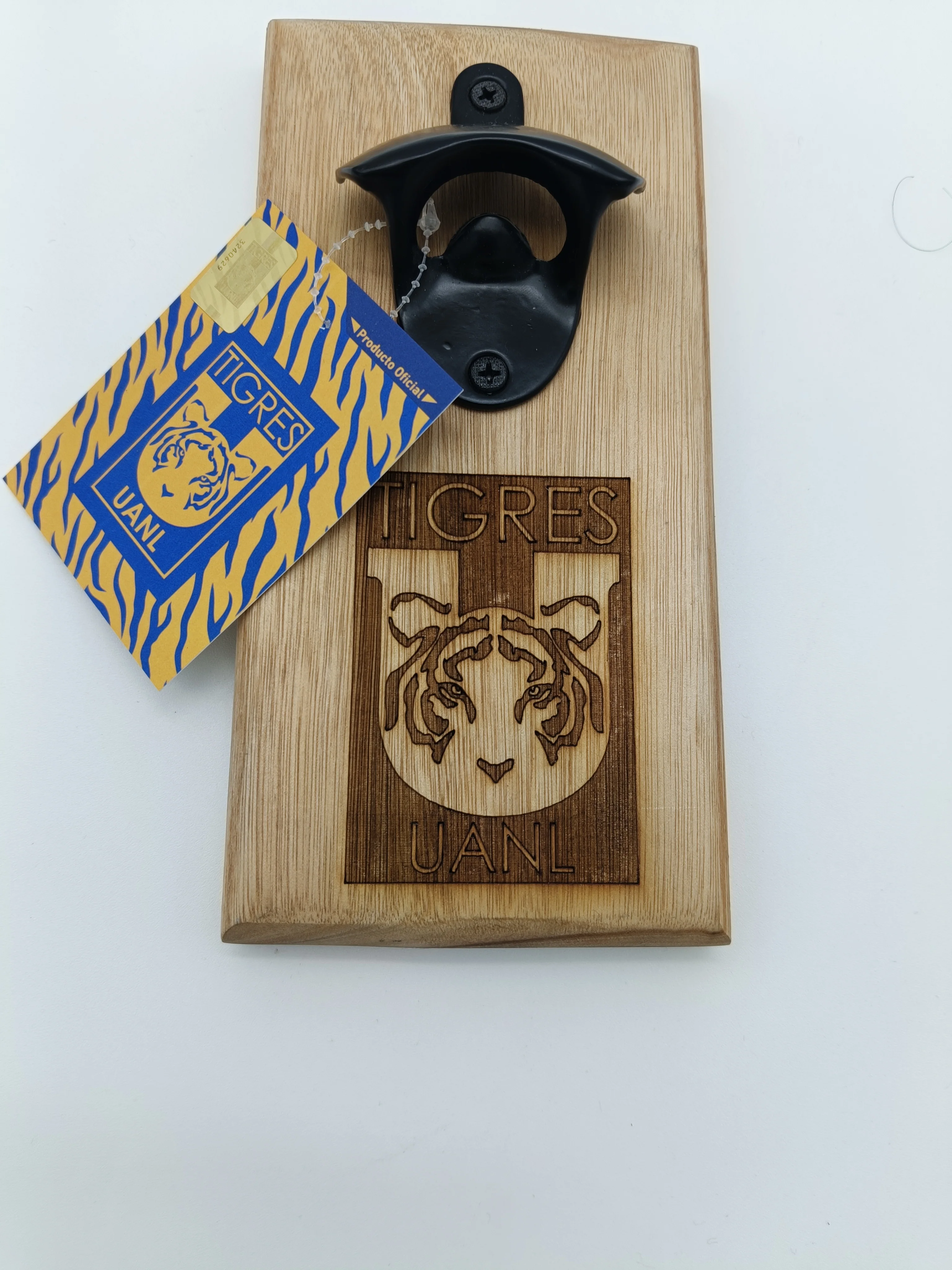 80830 DESTAPADOR ESCUDO TIGRES DE MADERA